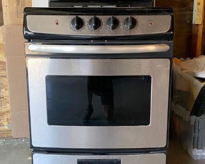 24 inch GE electric stove/oven