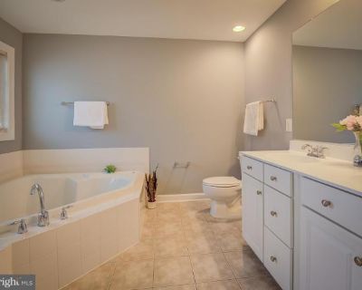 8410 CHAUCER HOUSE Court. image_url. On-site laundry Patio / balcony Hardwood floors Dishwasher Garage Walk in closets Unit Amenities bathtub dishwasher fireplace furnished garbage disposal hardwood floors microwave oven patio / balcony refrigerator walk in closets Property Amenities on-site laundry parking garage. 3 Bedroom. 4 Bathroom. 2058 ft . Furnished