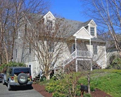 3 Bedroom 3BA 2464 ft Apartment For Rent in Charlottesville, VA