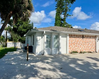 1 Bedroom 1BA 450 ft Apartment For Rent in North Port, FL