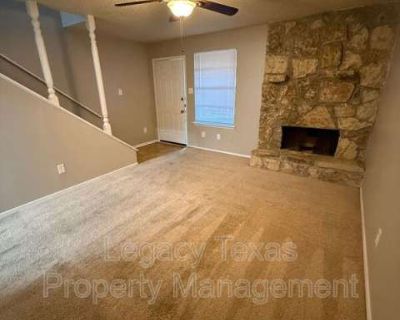 1 Bedroom 2BA 900 ft Apartment For Rent in Cleburne, TX
