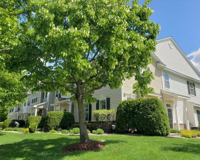 3 Bedroom 2BA 1767 ft Townhouse For Sale in Woodbury, MN