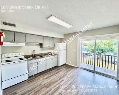104 Woodcreek Dr A-4. Welcome to104 Woodcreek Dr Unit A4! These 2bed/1bath apartments are remodeled with new flooring, paint, lights, granite counters, fixtures, and more! Landry hook ups are in the kitchen for ease of washing laundry. There is also central heat and air for the AC. They are in Rossville, close to Ft O, giving easy access to everything in the area. They are set up for self tours...