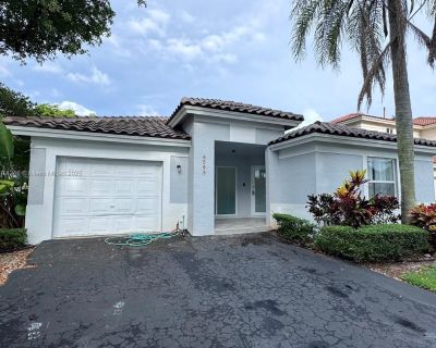 3 Bedroom 2BA 1060 ft Single Family Home For Rent in Doral, FL
