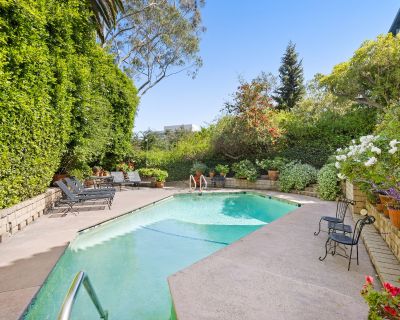 10966 Strathmore Dr. Fully Furnished and Serviced condo/apartment, Amenities Bi-Weekly housekeeping and furniture included. Villa Campana is a rare and beautifully preserved Spanish Colonial-style courtyard building, ideally located just 0.2 miles from UCLA in the heart of Westwood Village. Behind its elegant gates lies a lush, central courtyard that offers a peaceful, garden-like escape from t...