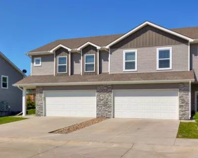 3 Bedroom 3BA 1473 ft Condominium For Sale in Ankeny, IA