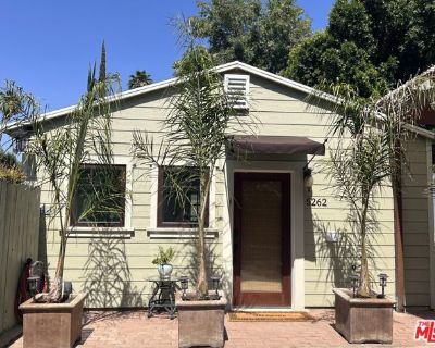 1 Bedroom 1BA 420 ft Apartment For Rent in Woodland Hills, CA