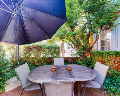 3 Bedroom 2.5BA House Vacation Rental in The Corner Courtyard, Annapolis, MD