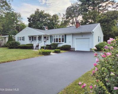 3 Bedroom 2BA 1385 ft Single Family Home For Sale in QUEENSBURY, NY