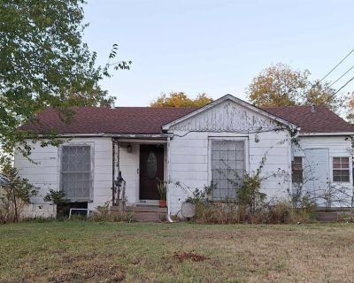 2 Bedroom 1BA 1390 ft Single Family House For Sale in Greenville, TX