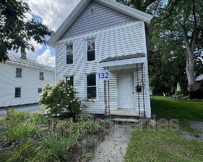 2 Bedroom 1BA 750 ft Pet-Friendly Apartment For Rent in Glens Falls, NY