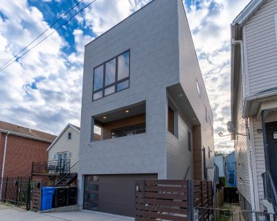 4 Bedroom 3BA 3000 ft Single Family House For Sale in Chicago, IL