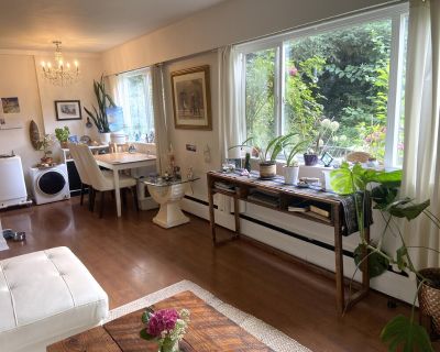 In this homestay, you don't just get a room... depending on my schedule, you may have the whole apartment all to yourself! I will either be elsewhere, or may sleep on the pullout couch in the livingroom. I live in a cute and cozy apartment in a beautiful and exciting area of Vancouver called "Mount Pleasant". I am on the ground floor, south facing, looking into the most beautiful garden -- I ca...