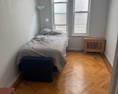 Total rooms: 3. Deposit: $900.00 * Utilities included?: Yes. No preference. Non-smoking. Not for couples. Age preference: 25 - 45. Furnishings: Furnished * Disabled access: * Living room: shared * Broadband included: Yes. Availability Available Now Minimum term None Maximum term None. One bedroom in a big apartment at Bay Ridge, close to the bay and ferry station, utilities included, partially ...