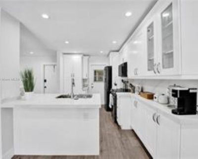 2 Bedroom 2BA 1131 ft Furnished Apartment For Rent in Hollywood, FL