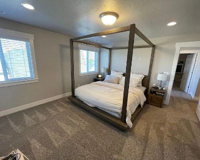 Minimum stay: 12 months. Deposit: 750. Bills included. Age preference: 18 - 70. Available for students. Professional Landscaping open floor Plan light and Bright community Pool large Island upstairs bonus Room jack and jill bathroom Centrally located charmer with community pool, park and walking paths! Convenient freeway access, close to shopping, dining and exceptional schools! Super clean, li...