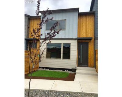 3 Bedroom 2.5BA 1640 ft Pet-Friendly Apartment For Rent in Ridgefield, WA