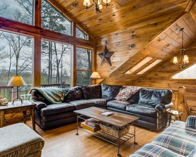 3 Bedroom 3BA Pet-Friendly Cabin Vacation Rental in Picabo Cabin, Blue Ridge, GA