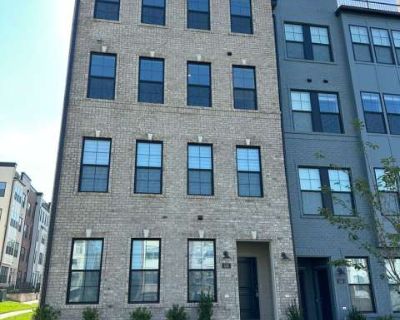 3 Bedroom 2.5BA 2400 ft Apartment For Rent in Short Pump, VA