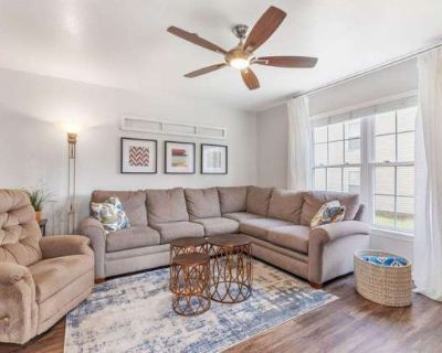 2 Bedroom 2BA 1300 ft Furnished Pet-Friendly Apartment For Rent in Branson, MO