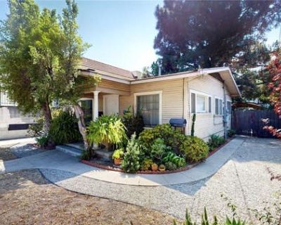 2 Bedroom 2BA 1222 ft Duplex For Sale in GLENDALE, CA