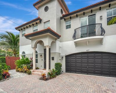 SW 17th St. Fully remodeled townhome for rent in the heart of Fort Lauderdale. Featuring 4 bedrooms and 4 full bathrooms, this home offers an abundance of comfort, style and convenience. Excellent floorplan with one bedroom/full bathroom on the ground level, and 3 ensuite bedrooms, each with large walk-in closets on the second floor. The kitchen boasts granite counter tops, stainless steel appl...