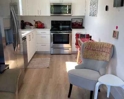 2423 3rd Ave S. Welcome to this bright and beautifully maintained apartment located above a detached garage in one of St. Petersburg's most walkable neighborhoods. This newer-construction unit offers modern comfort, privacy, and convenience perfect for anyone seeking a comfortable home for the month of January.Inside, you'll find an inviting living space with plenty of natural light, a function...