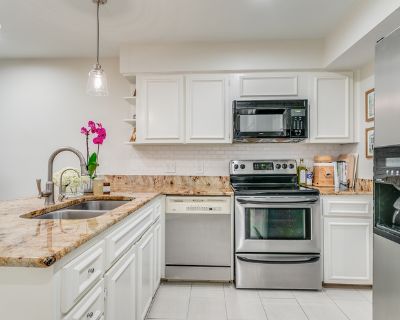 1 Bedroom 1BA 915 ft Pet-Friendly Condo For Rent in San Antonio, TX