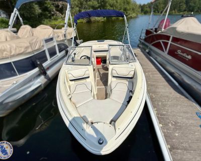 Known for its smooth ride and sharp handling, this 18-foot bowrider is perfect for cruising, watersports or relaxing with family and friends. Trailer is included in the listing price! *This boat is not located at the dealership, please schedule an appointment in advance*'This unit is listed on a consignment basis, and is not owned by Lakeview Marine, therefore is being sold 'as-is.' An inspecti...