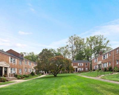 Montclair Court Apartments. image_url. On-site laundry Hardwood floors Dishwasher Pet friendly Parking Recently renovated Unit Amenities dishwasher hardwood floors microwave range refrigerator recently renovated Property Amenities pet friendly on-site laundry parking cats allowed dogs allowed. Pets allowed. 1 Bedroom. 1 Bathroom. 454 ft