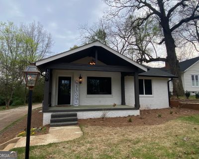 2 Bedroom 1BA 900 ft Apartment For Rent in Lagrange, GA