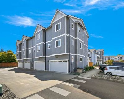 4 Bedroom 3.5BA 2016 ft Pet-Friendly Apartment For Rent in Ferndale, WA