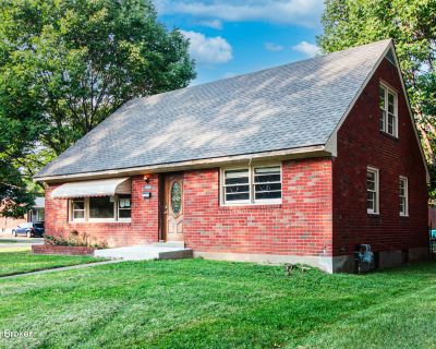3311 Dogwood Dr. Property for Rent in Louisville, KY for $1,900 with 4 bedrooms and 2 full baths. This 1,488 square foot property was built in 1956 on a lot size of 0.16.. Welcome to 3311 Dogwood Dr located in Hikes Point. This 4 bedroom, 2 full bath, 1.5 story brick cape cod home with unfinished basement is sitting on a corner lot. Refinished Hardwood Floors, Newer A/C Unit, LVP Flooring in ki...