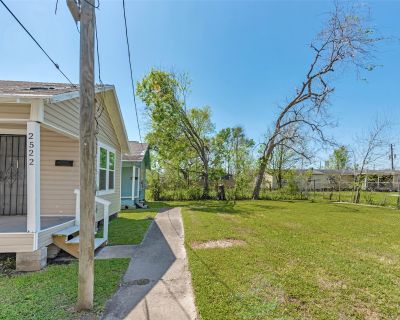 2 Bedroom 1BA Apartment For Rent in Houston, TX