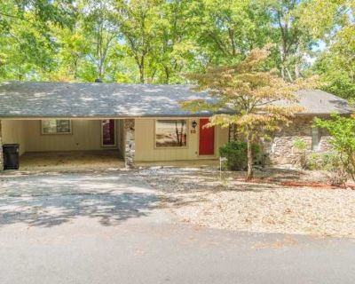 2 Bedroom 2BA 1561 ft Pet-Friendly Apartment For Rent in Hot Springs Village, AR