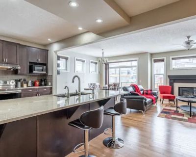 3 beds 2 bath house vacation rental in Calgary, AB
