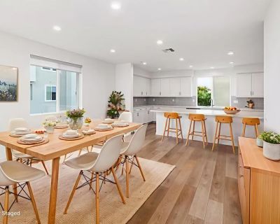 3 Bedroom 3BA 2081 ft Condo For Sale in Carlsbad, CA