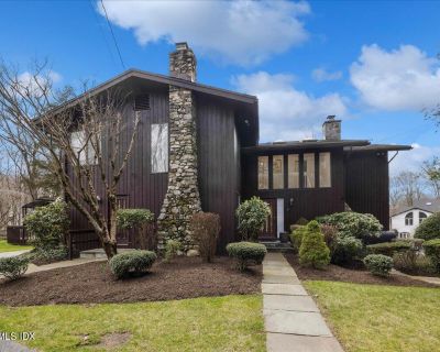 3 Bedroom 3BA 3817 ft House For Rent in Stamford, CT