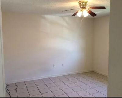 I have a room for rent. It's a month to month lease it can be temporarily or permanently.
Must be able to pass a background check. It's a non-smoking premises so there is NO SMOKING weed cigarettes etc. Message me directly for all details.🙋🏾‍♀️