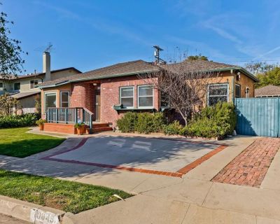 4 Bedroom 3BA 2119 ft Apartment For Rent in Culver City, CA