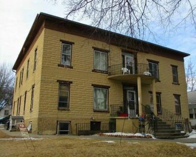 Cute semi garden view, smaller one bedroom apartment, offstreet parking, private entryway, walking distance to hospitals clinics and downtown right across the street on the west side of the post office $575 a month plus utilities $575 deposit available now Cats allowed