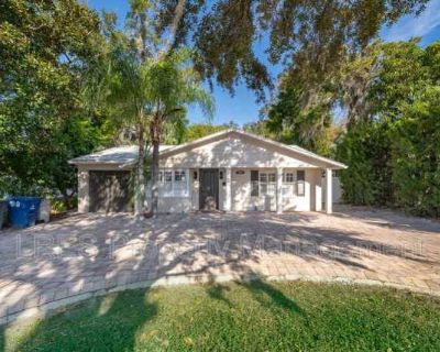 1525 Palmer Ave.. image_url. In unit laundry Pet friendly Garage Recently renovated Stainless steel Walk in closets Unit Amenities air conditioning ceiling fan in unit laundry walk in closets recently renovated stainless steel Property Amenities cats allowed dogs allowed pet friendly concierge on-site laundry parking garage. Pets allowed. 6 Bedroom. 3 Bathroom. 2234 ft