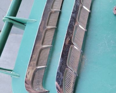 1964 1965 pair Ford Mustang Quarter Panel Moldings Trim FoMoCo