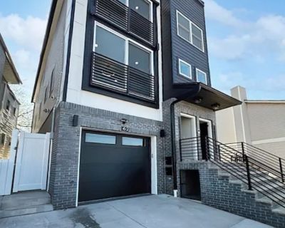 Furnished Room for Rent in 3 Bedroom 2.0 BA 2000 ft Apartment in Newark, New Jersey