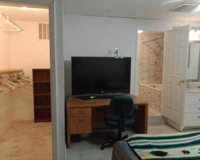 Private room with own bathroom in a House with 3 roomies, San Antonio, TX 78247