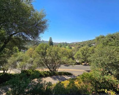 2 Bedroom 1.5BA 1200 ft Pet-Friendly Apartment For Rent in Lake Wildwood, CA