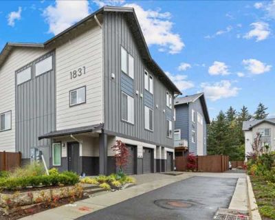 2 Bedroom 2.5BA 1451 ft Apartment For Rent in Everett, WA