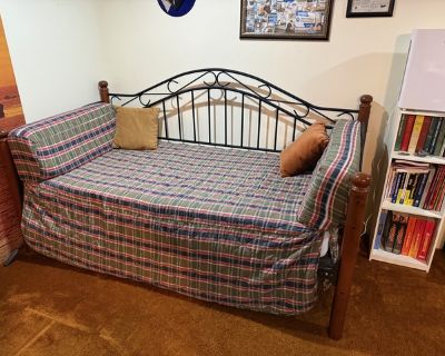 Rarely used Daybed with a Trundle for Free