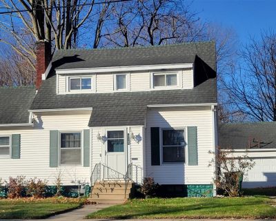 3 Bedroom 2BA 1386 ft Single Family House For Sale in Three Rivers, MI