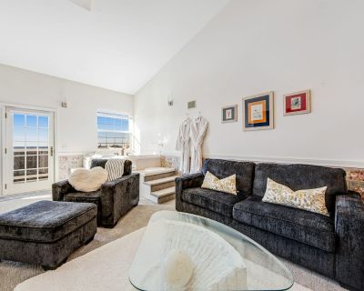 1 Bedroom 1BA Condo Vacation Rental in The Charlotte at Judith Ann Inn , Ocean Shores,...